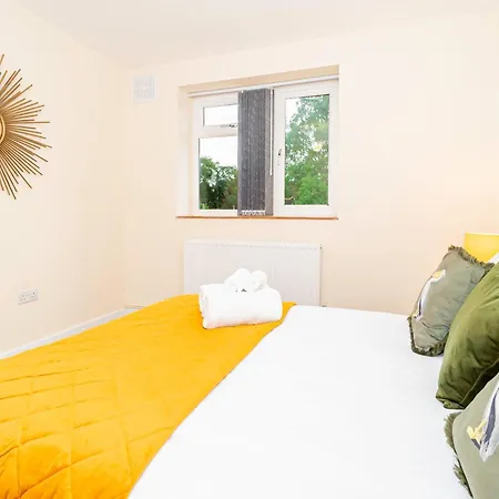 Stylish 2-Bed Flat On Banbury Road Appartement Oxford Buitenkant foto