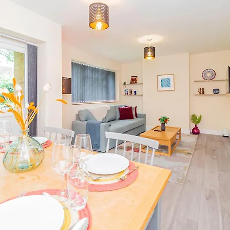 Stylish 2-Bed Flat On Banbury Road Appartement Oxford Buitenkant foto