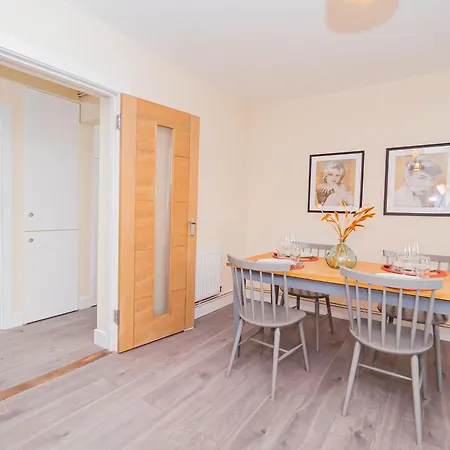 Stylish 2-Bed Flat On Banbury Road Appartement Oxford Buitenkant foto