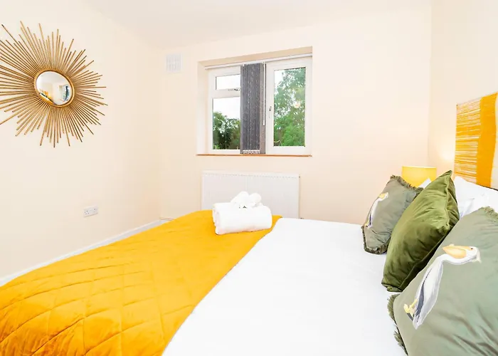 Stylish 2-Bed Flat On Banbury Road