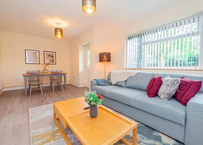 Stylish 2-Bed Flat On Banbury Road